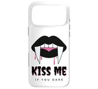 Kiss Me If You Dare Halloween Vampire Fangs Coque pour iPhone 17 Pro Max
