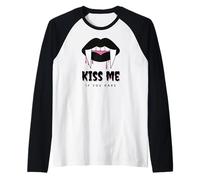 Kiss Me If You Dare Halloween Vampire Fangs Manche Raglan