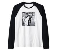 Kissing The War Goodbye de Victor Jorgensen Manche Raglan