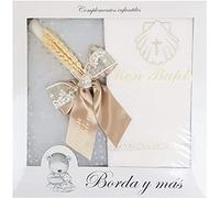 Kit de Bougie et Lange personnalisé pour Baptême - Pack de Cierge décorée pour Baptême et Mouchoir brodés avec le nom et la date du baptême - Modèle Paris (Camel)