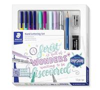 Kit de lettrage à la main STAEDTLER pour débutants - 13 pièces, débutants | Feutres fins, Textsurfer, stylo métallique et calligraphie - pour le brush lettering - Réf. 61 323