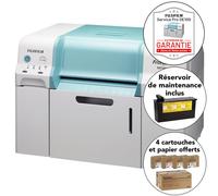 Kit imprimante FUJIFILM DE100-XD + consommables : 1 jeu d'encres CMJN + 2 rlx de papier 152mm brillant + réservoir de maintenance + câble USB + Ext. garantie 2e et 3e année