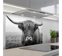 KitchenYeah© Credence Cuisine 60x90 cm Adhesif Protection Mur Plaque De Cuisson Plastique Rigide Revetement Murale À Coller Highlander écossais - Noir - Blanc - Herbe