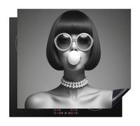 KitchenYeah© Protege Couvre Plaque De Cuisson Décoration Cuisine Tapis | 59x51 cm - Protection Protecteur Induction Femme - Noir et Blanc - Collier - Lunettes Soleil