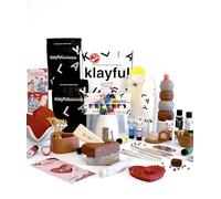 Klayful - Kit Poterie Adulte Débutant Édition Spéciale | 3kg Argile Sans Cuisson 1,5kg Blanche + 1,5kg Terracotta, Outils, Moules, Tampons Alphabet, Peintures Classiques, Pinceaux, Base, Vernis, Guide