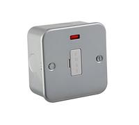 Knightsbridge Éperon à fusible en métal plaqué 13 A avec gris fluo M6000N