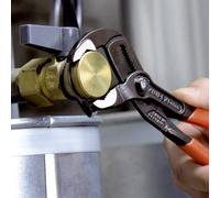 KNIPEX Cobra® Pince multiprise, chromée, 250 mm, écrous jusqu'à 46 mm, tuyaux jusqu'à 52 mm, réglage fin par bouton pression, autobloquante, 87 05 250