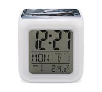 KOAYUBFC Réveil numérique LED à 7 couleurs changeantes avec calendrier de répétition, affichage de la température, maison en bois après neige, réveil à piles, veilleuse pour décoration de chambre à