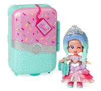 KOOKYLOOS Suitcase Sweet Wishes - Ensemble de poupées Tendance avec Valise et Accessoires, Contenu : 1 poupée, 2 Tenues, Animal de Compagnie, Accessoires, cintres et Valise dans laquelle Vous Pouvez