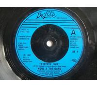 Kool & The Gang - KOOL & THE GANG Steppin' Out 7" 45