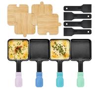 Kosmosta Lot de 4 poêles à fromage à raclette de rechange carrées antiadhésives avec poignées extra longues et code couleur, 4 spatules en nylon, 4 dessous de plat en bambou pour grills à raclette et