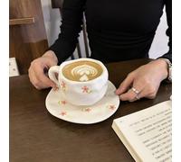 Koythin Tasse à café en céramique avec soucoupe, jolie petite fleur rose, design irrégulier unique pour bureau et maison, 300 ml pour latte, thé, lait