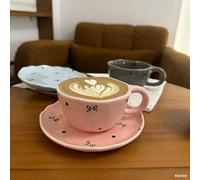 Koythin Tasse à café en céramique avec soucoupes, fleurs faites à la main, jolie tasse pour fille et femme, tasse esthétique avec poignée, pour latte, cacao, bureau, maison (petit nœud rose)