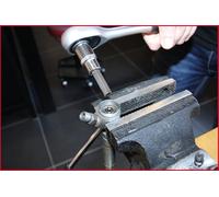 KS TOOLS Douille à six pans creux percée 10 mm - 152.1057
