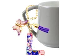 Kuehssn Breloque en forme de tasse | Breloque en forme de bouteille d'eau avec papillon et pompon | Porte-clés moderne mignon et moderne avec initiale de tasse et pendentif pour sac à dos, bijou pour