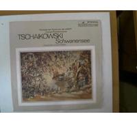 Künstlerkollektiv - 2 Platten: Tschaikowski - Schwanensee (Ausschnitte aus dem Ballett), Mozart - Eine kleine Nachtmusik/ Tschaikowsky - Nußknacker-Suite,