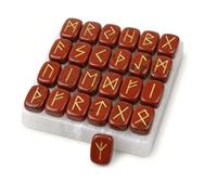 KULIA® Ensemble de runes en cristal avec plaque de sélénite 25 pierres de jaspe rouge symboles Reiki runes de l'ancien Futhark gravées pour débutants décoration d'autel pour l'équilibrage des chakras