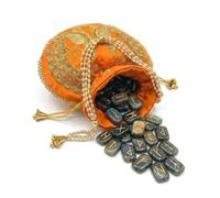 KULIA® Labradorite Crystals Ensemble de 25 pierres runiques (alphabet Elder Futhark) avec pochette brodée ; symboles Reiki ; pierres polies artisanales pour débutants et équilibrage des chakras