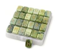 KULIA® Pierres runiques avec plaque de sélénite 25 pierres de serpentine symboles Reiki Runes de l'ancien Futhark gravées pour débutants décoration d'autel pour l'équilibrage des chakras