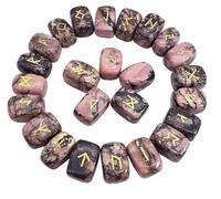 KULIA Runes en cristal Alphabet de 25 runes pour débutants Rhodonite Pierre roulée Kit de sorcellerie pour l'équilibrage des chakras Runes artisanales Symbole Reiki Porte-bonheur Cadeau Reiki
