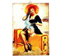KUSTOM ART Tableau quadrillé, style vintage, série Pin-Up au départ, assise sur valise, impression de collection sur bois, 25 x 18 cm.