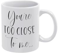 KWQDOZF Mug « Tu es trop près de moi » en céramique imprimée recto verso, 325 ml (11 oz), cadeau original pour maman, papa, un ami, une épouse ou un mari.