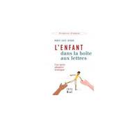 L' enfant dans la boîte aux lettres
