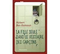 La fille seule dans le vestiaire des garçons