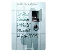 La fille seule dans le vestiaire des garçons