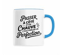 La French Touch Mug Passer à côté d'un chauve - Imprimé en France - Tasse originale en céramique - Cadeau Anniversaire Chauve Humour original rigolo (Bleu)