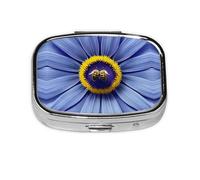 La mini boîte à médicaments carrée est adaptée pour mettre dans les poches ou les portefeuilles. Elle est facile à ouvrir et pratique. Fleur cœur abeille