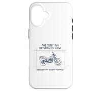 La Plus Amusante Entre Mes Jambes, à Part ma Petite Maman ! TDUB Coque pour iPhone 16