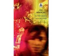 La Ville dont la cape est rouge Asli Erdogan (Auteur), Esin Soysal Dauvergne (Traduction)
