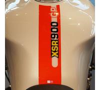 labelbike - Autocollant 3D Moto Réservoir Protection et Décoration en Résine compatible avec Yamaha XSR900 GP 2025 - Couleur Rouge