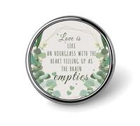 L'amour est comme un sablier. Broches en forme de cœur avec motif floral vert en forme de couronne. Broches avec citation religieuse et familiale. Idéales pour les sacs à dos et les vestes. Cadeau par