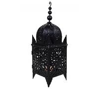 Lanterne Frane en Fer Noir patiné, décor d’Ornements ajourés, 65 cm | Les motifs découpés de Frane jouent avec la lumière et les ombres. Cette lanterne en fer noir anime les soirées au jardin.