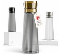 LARS NYSØM Carafe à Eau 1l avec Couvercle - Carafe en Verre - Pichet Eau | Sans Goutte Élégante Carafe avec Couvercle en Acier Inox à Filtre Intégré - Bouteille Verre pour Jus et Boissons Infusees