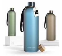 LARS NYSØM Gourde 1,5l | Bouteille d'eau 1500ml | Gourde de sport ultralégère en Tritan | Idéal pour le sport, le bureau, le yoga, les enfants | 2 couvercles inclus (Calypso Blue, XL 1500ml)