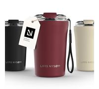 LARS NYSØM Mug Isotherme Cafe to-go avec sangle et couvercle en tritan 380ml | Tasse de voyage 0.38 litre avec isolation | Tasse thermique étanche en acier inoxydable (Berry Red, 380ml)