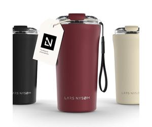 LARS NYSØM Mug Isotherme Cafe to-go avec sangle et couvercle en tritan 500ml | Tasse de voyage 0.5 litre avec isolation | Tasse thermique étanche en acier inoxydable (Berry Red, 500ml)