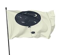 L'astronaute garde le ballon avec le drapeau de jardin de l'univers 0,9 x 1,5 m Main d'homme Galaxy Cosmos Star Ball Drapeaux de jardin en polyester Maison Patio Pelouse Intérieur Extérieur Bannière