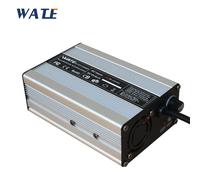 Le boîtier en aluminium intelligent du chargeur 54.6V 5A convient au chargeur rapide de batterie Li-ion Lipo 13S 48V DC