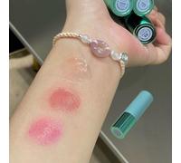 Le brillant à lèvres Vitality Throbbing Mirror Finish offre une brillance réfléchissante, une tenue hydratante et une rétention de la couleur tout au long de la journée sans adhérence (C)