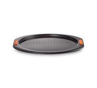 LE CREUSET Plaque à Pizza Anti-Adhérente, 33 cm, Trous de Ventilation, Résistant au Levain, en Acier Siliconé, Anthracite/Orange, 94102713000000