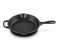 Le Creuset Skillet profond en fonte émaillée Signature avec poignée d'assistance et deux becs verseurs, 26 cm, 2 litres, Noir Mat, 20187260000422