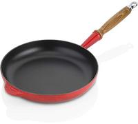 Le Creuset, Poêle en Fonte Émaillée avec Manche en Bois, Ronde, Ø 26 cm, Compatible avec Toutes Sources de Chaleur (Induction Incluse), 2.97 kg, Cerise