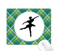 le danseur de ballet danse l'art des sports réseaux verte grille pixel tapis de souris