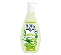Le Petit Marseillais - Lait Soin Apaisant (Flacon-Pompe de 250 Ml) - Lait Corps pour Peaux Sèches et Sensibles - Lait Corporel Hydratation 48H à l'Aloe Vera Bio