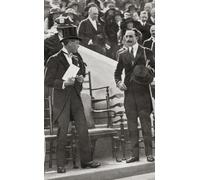 Le prince de Galles à gauche et Alphonse XIII à droite lors d'un match de polo lors d'une visite du roi espagnol en Angleterre. Prince de Galles futur Edward VIII 1894-1972. Alfonso XIII 1886-1941
