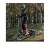 Le scooter tricycle électrique est équipé de deux moteurs de 500 W, d'une batterie de 48 V et 23,4 Ah,